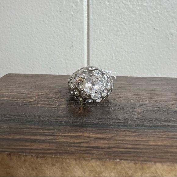 Sterling ring
Stamped 925
SZ 6.25 - Picture 4 of 5